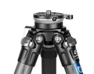 Leofoto LS-325CEX Ranger Series Carbon Fiber Tripod with 15° Leveling Base (Black) - Image 3